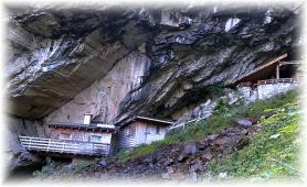 Přírodní jeskyně "Entrische Kirche"