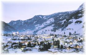 Zasněžená vesnička Dorfgastein