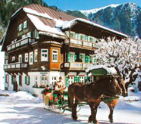 Rakouský hotel Grüner Baum v zimě