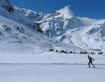 Zimní okolí Gasteinu s běžkařem